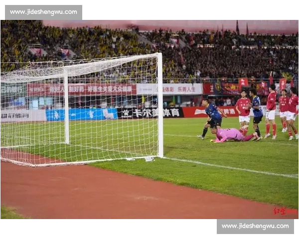 又进球！凉山队 “那个男人” 梅开二度，射手榜登顶